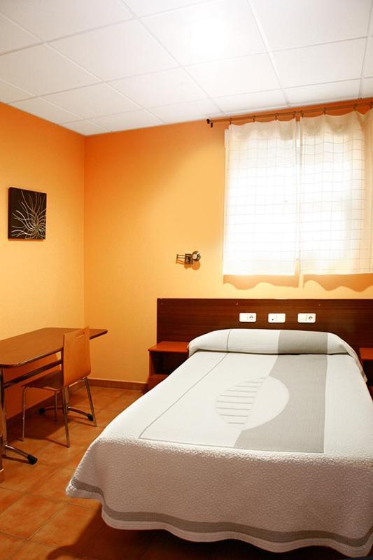 Alojamiento Numancia Pension Burgos Exterior photo