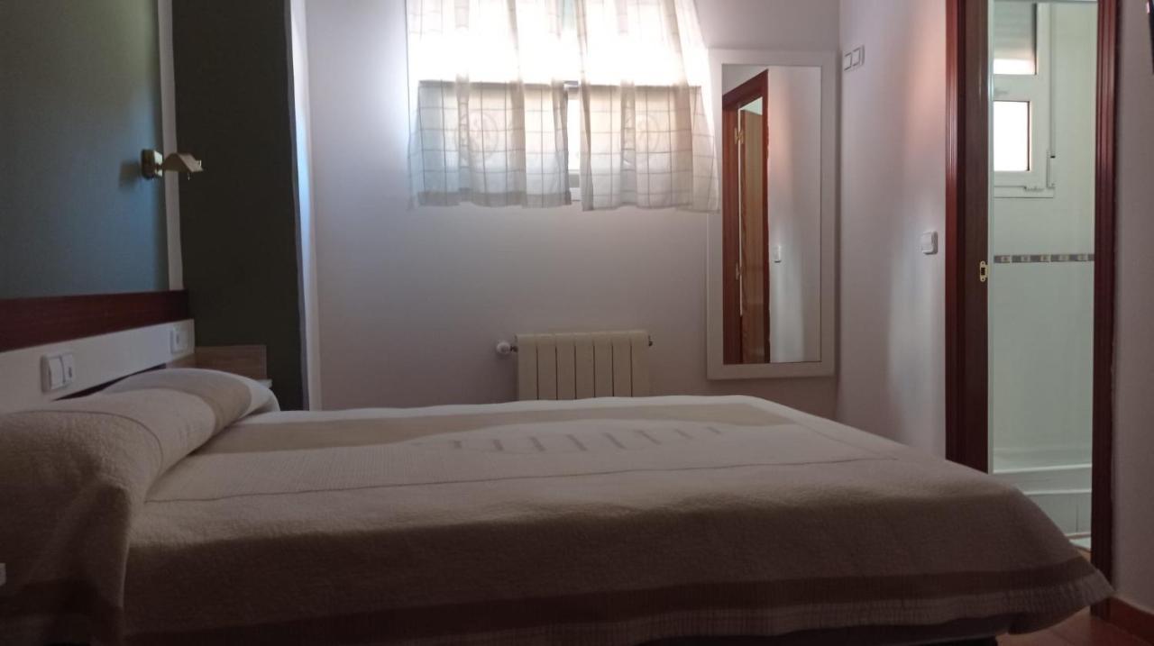 Alojamiento Numancia Pension Burgos Exterior photo